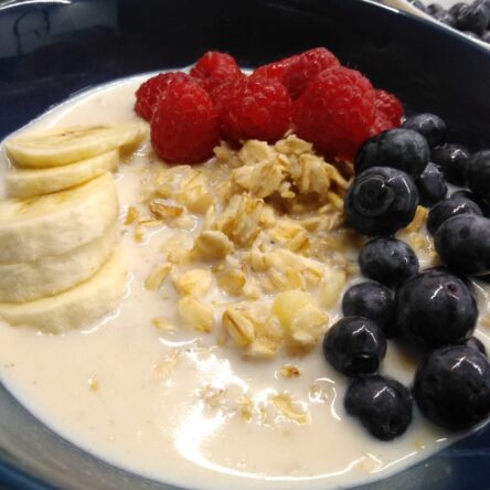 owsianka z owocami - śniadanie na słodko