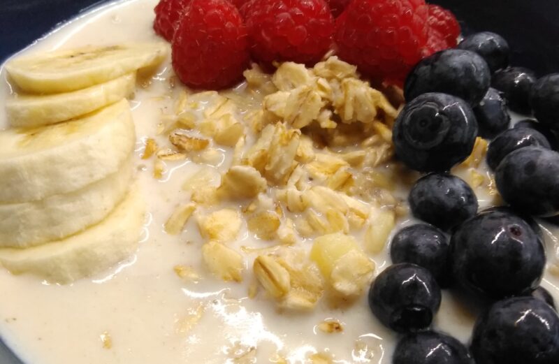 owsianka z owocami - śniadanie na słodko
