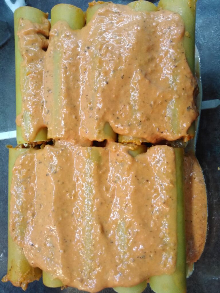 Cannelloni z mięsem mielonym i sosem pomidorowym