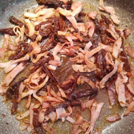 Szynka z suszonymi pomidorami