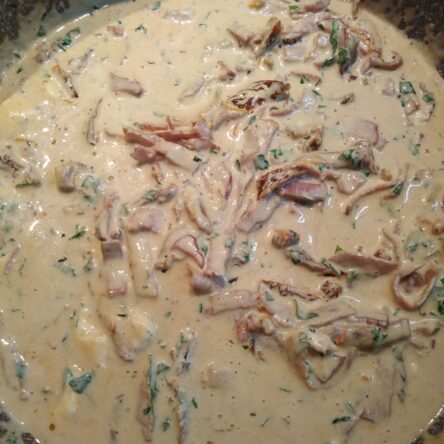 Sod z mascarpone z szynką wędzoną i suszonymi pomidorami