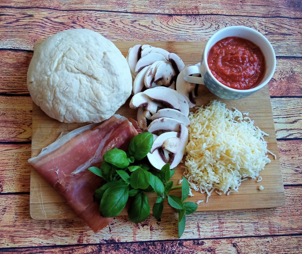Pizza na cienkim cieście - składniki