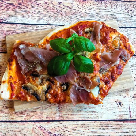 Pizza na cienkim cieście