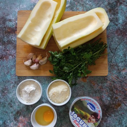 Placuszki z cukini z serem i jogurtowym sosem czosnkowym - składniki