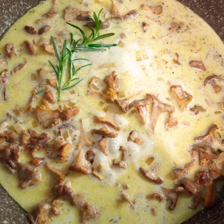 Kurki w kremowym sosie śmietanowym - sos