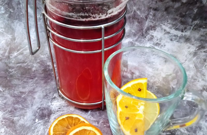 Rozgrzewający napar z hibiskusem i imbirem