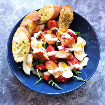 Sałatka Cesar z indykiem