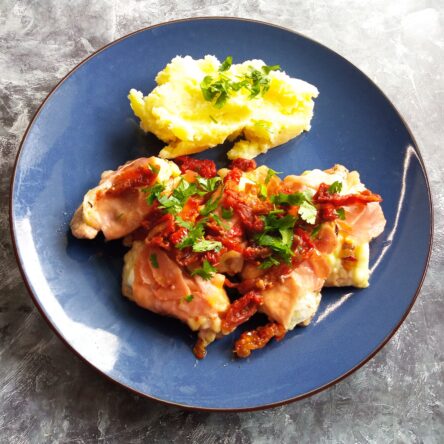 Smażone polędwiczki wieprzowe z serem camembert