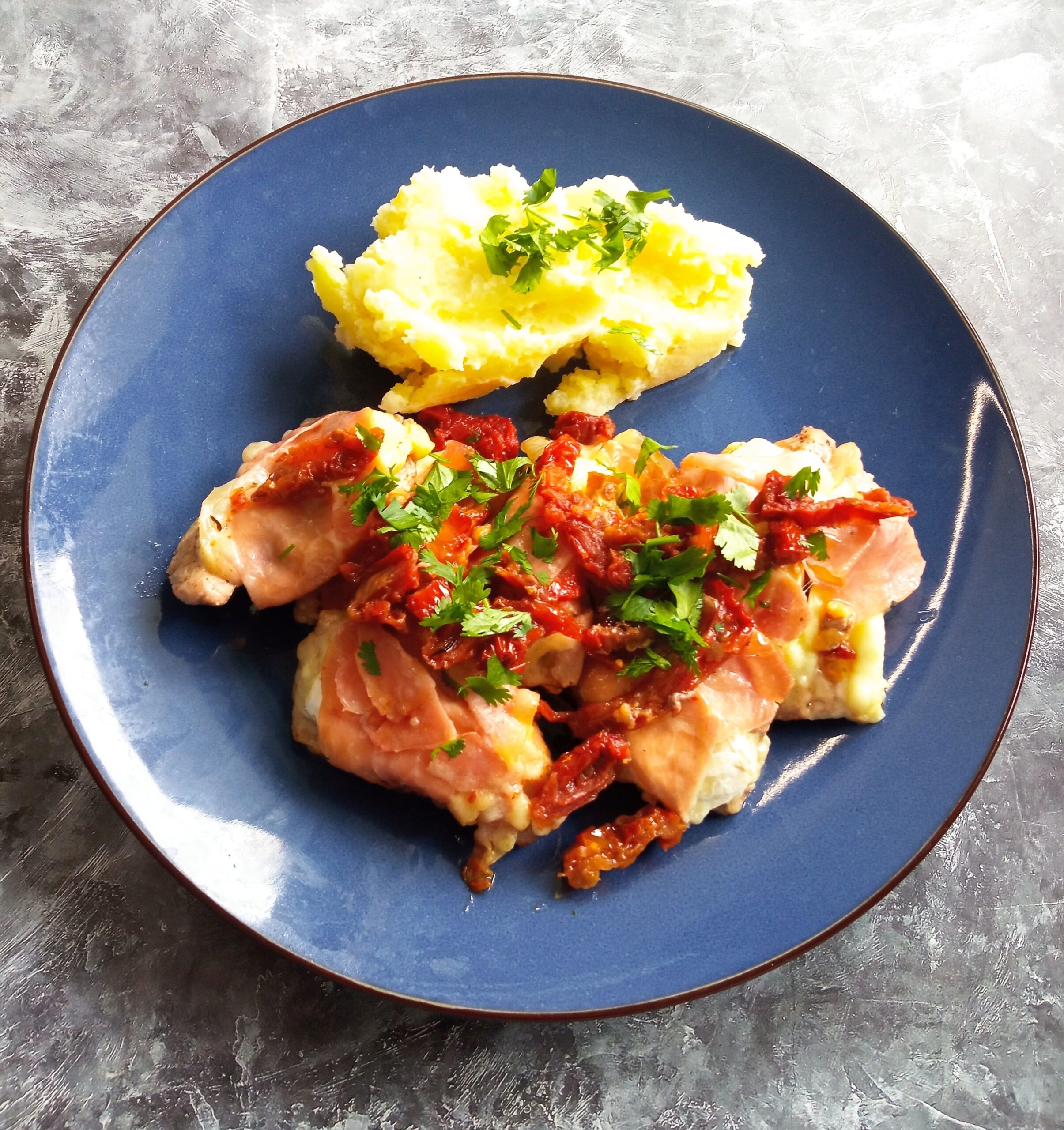 Smażone polędwiczki wieprzowe z serem camembert