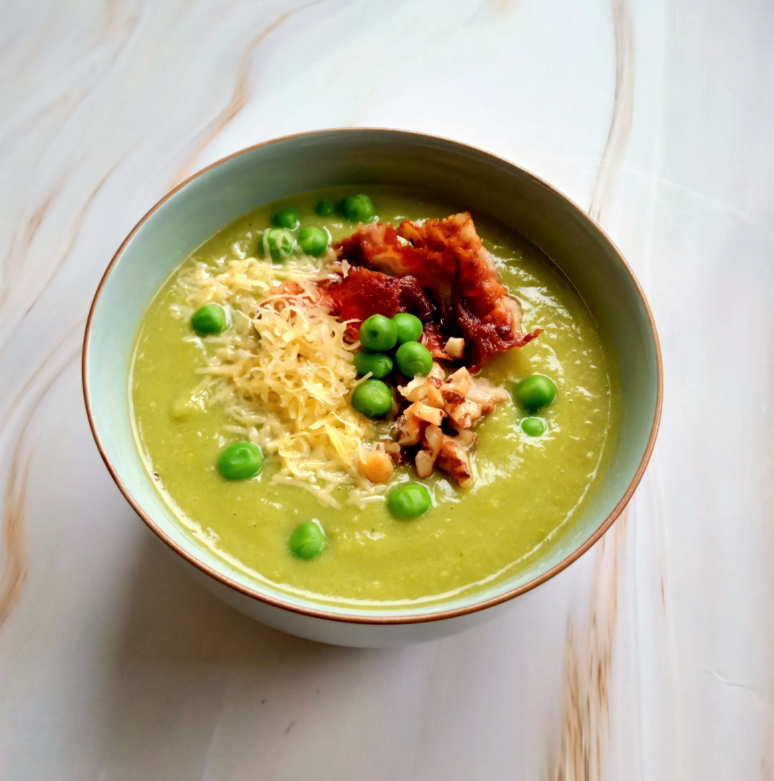 Zupa krem z zielonego groszku i cukinii