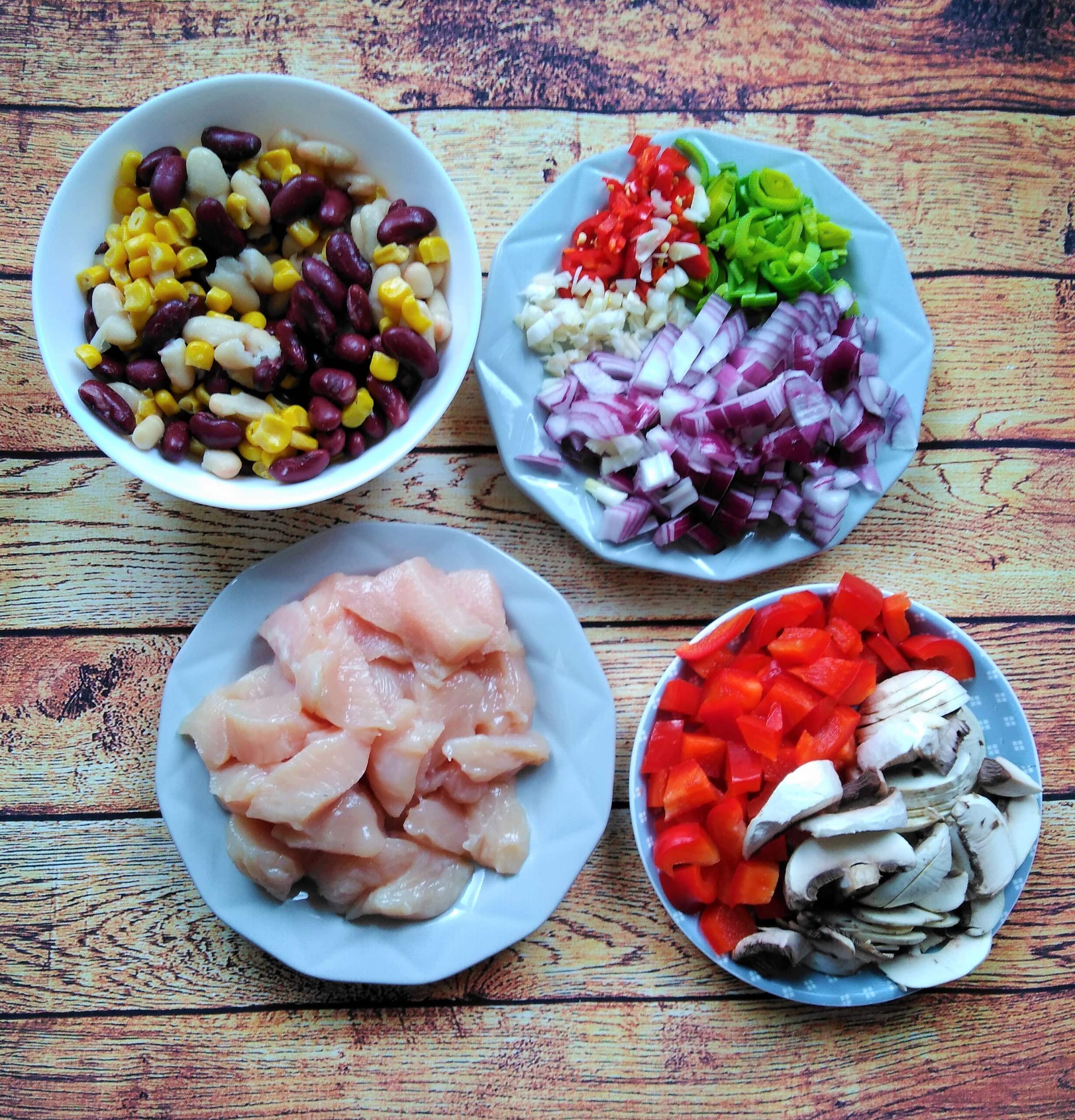 Kurczak z warzywami w sosie pomidorowym - składniki