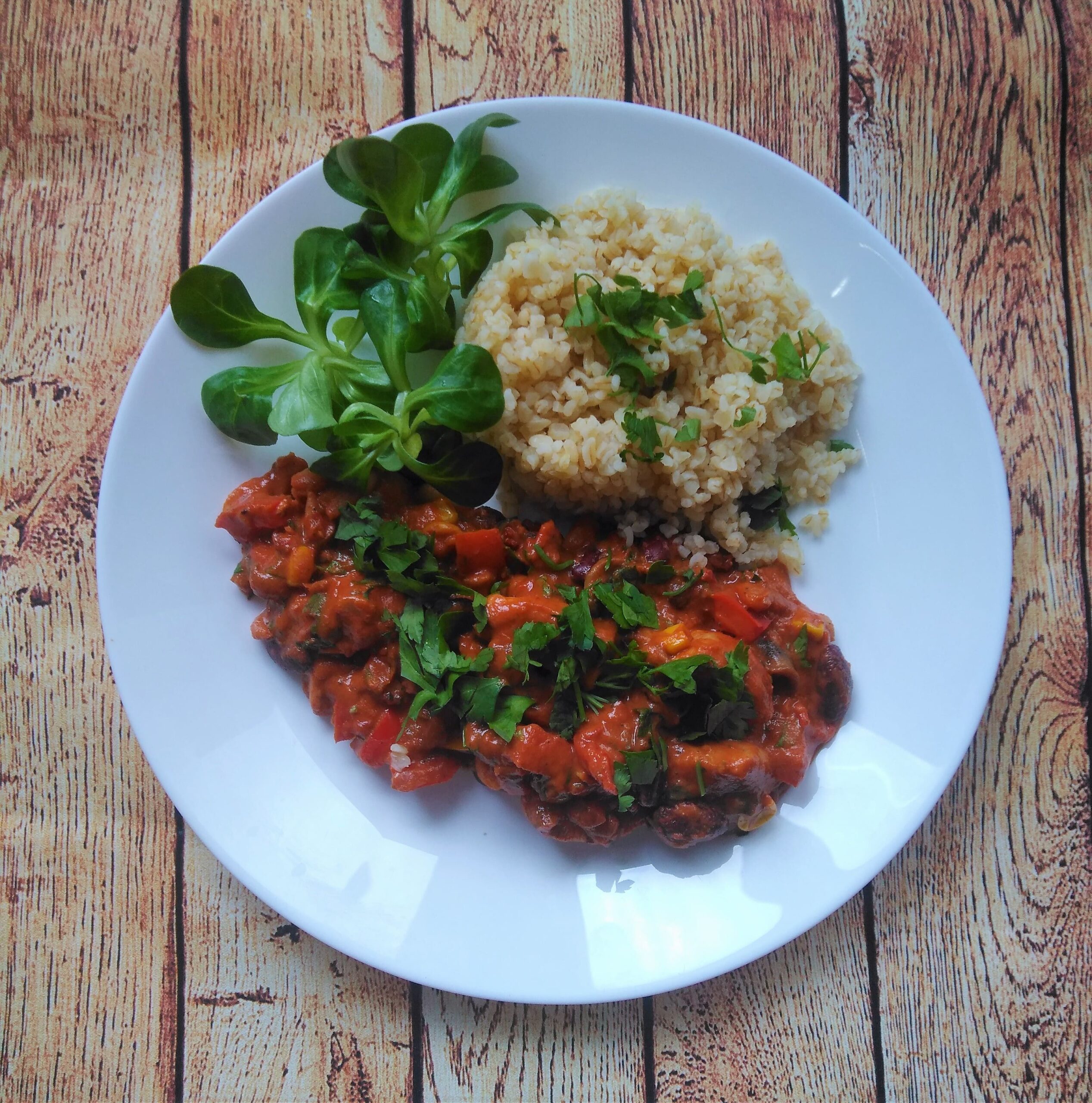 Kurczak z warzywami w sosie pomidorowym