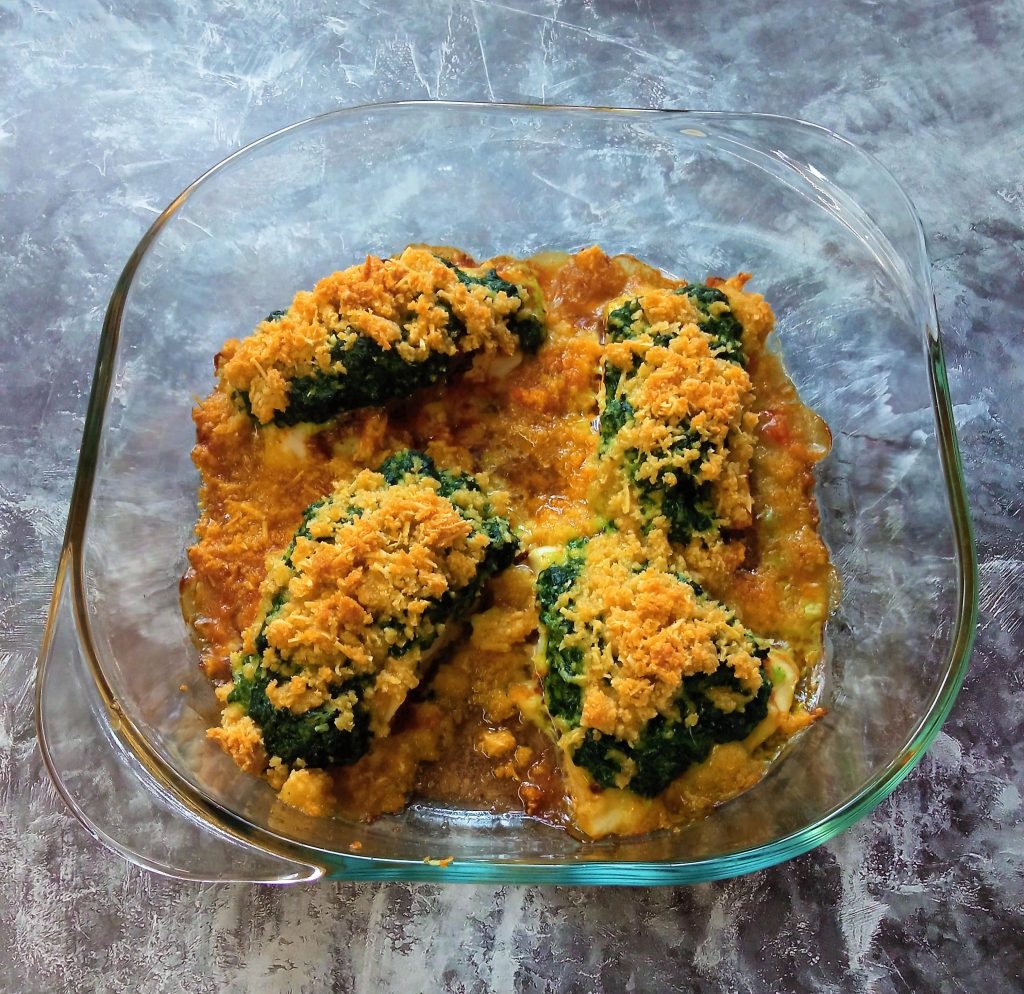 Zapiekany dorsz z szpinakiem pod serową kruszonką