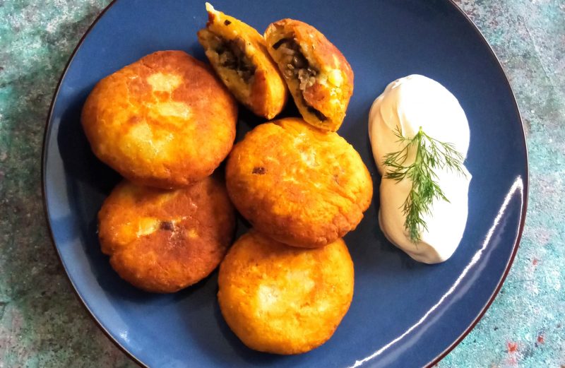 Placki ziemniaczane faszerowane soczewicą