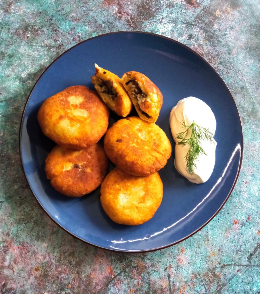 Placki ziemniaczane faszerowane soczewicą