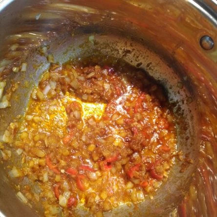 Roztapianie pasty curry